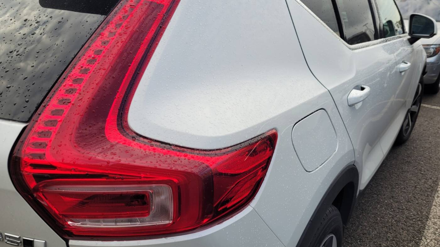 2023 volvo xc40 b5 plus bright theme