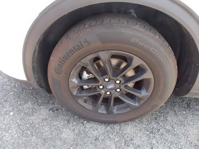 2020 ford escape se
