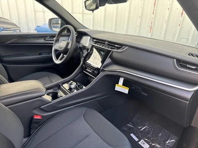 2024 jeep grand cherokee laredo 4x2