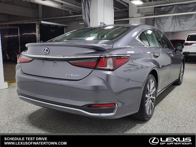 2021 lexus es 300h base