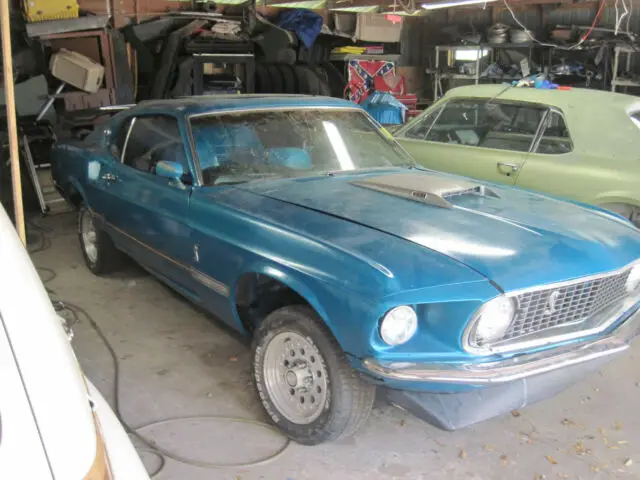 1969 mach 1 gulfstream aqua. 14 bolt heads. 351 cleveland intake, good reserve