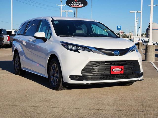 2024 toyota sienna le
