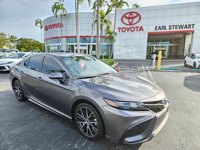 2022 toyota camry se