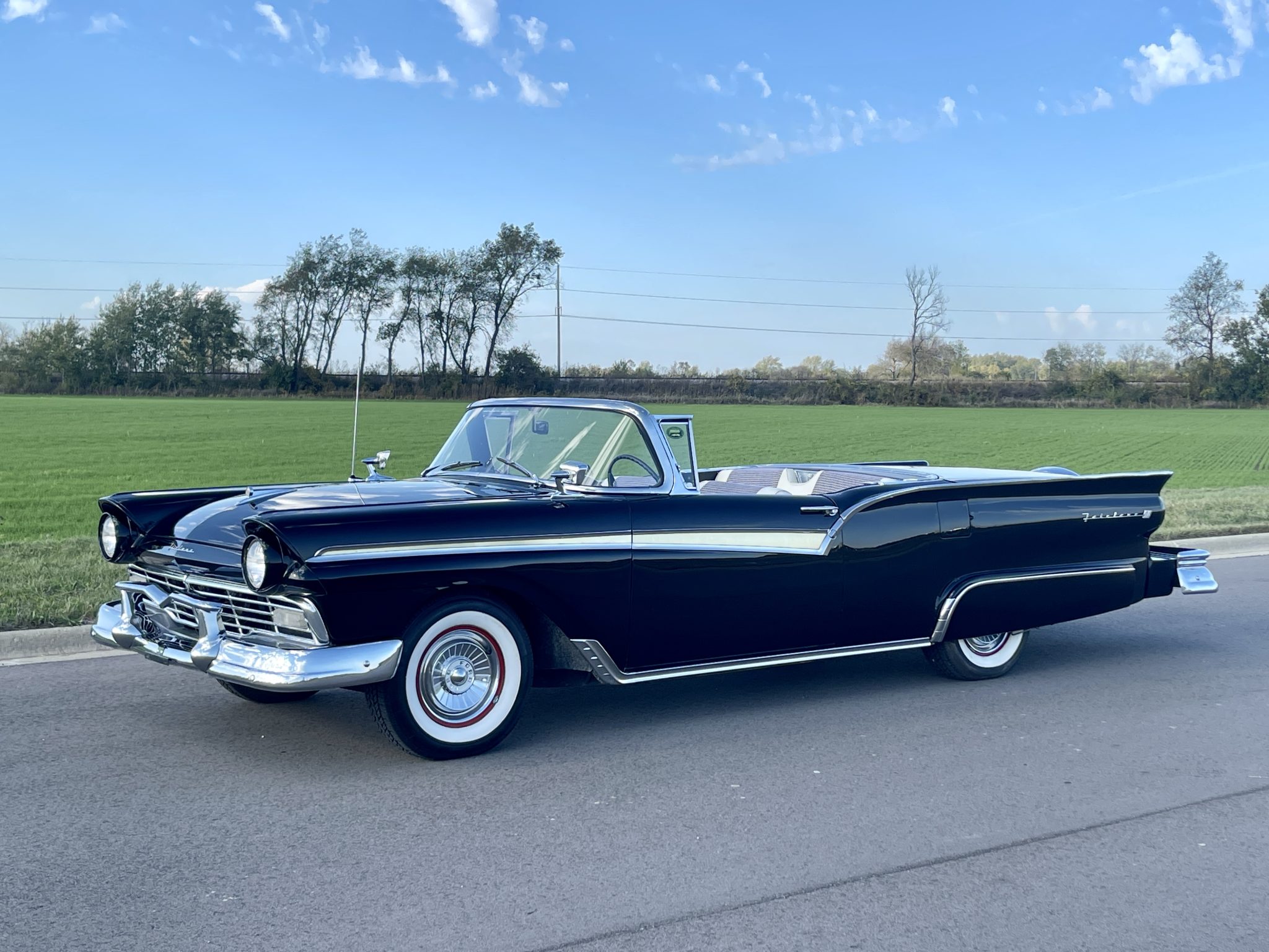 1957 ford fairlane 500 skyliner convertible