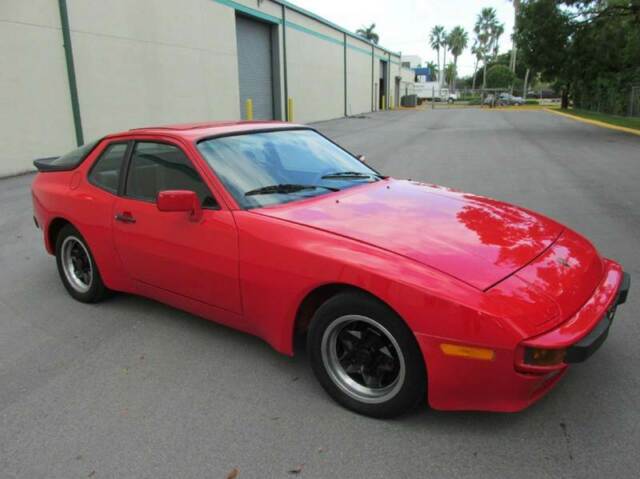 1983 porsche 944 base 2dr hatchback 82000 miles red hatchback 2.5l i4 automatic