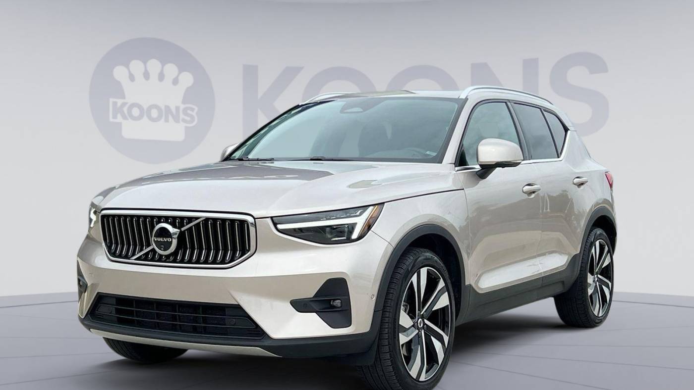 2024 volvo xc40 b5 plus bright theme