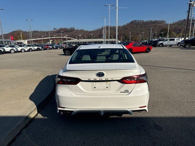 2024 toyota camry hybrid se