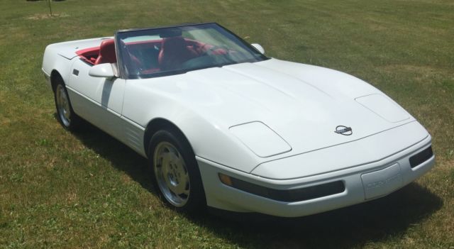 1994 chevrolet corvette convertible/beautiful condition/lady owned/garage kept