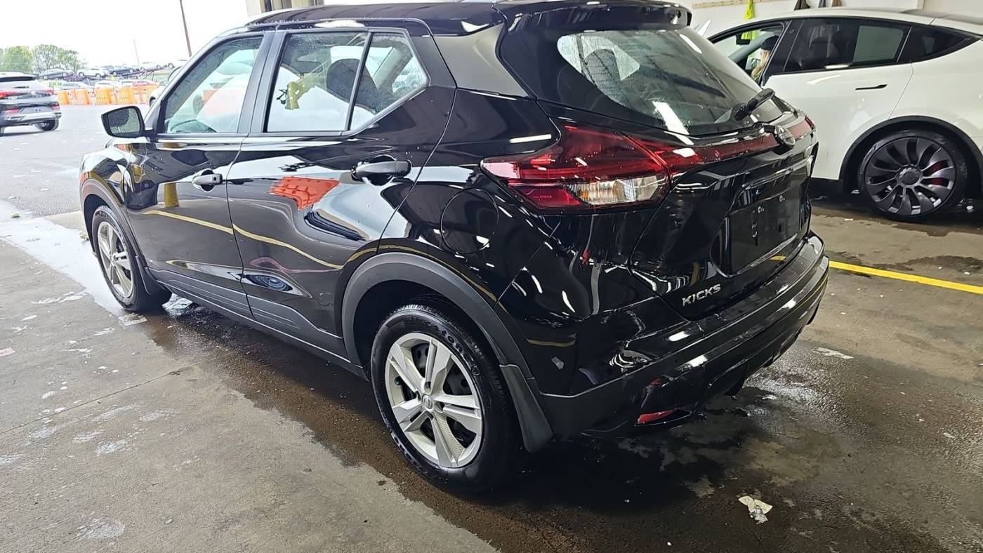 2023 nissan kicks s