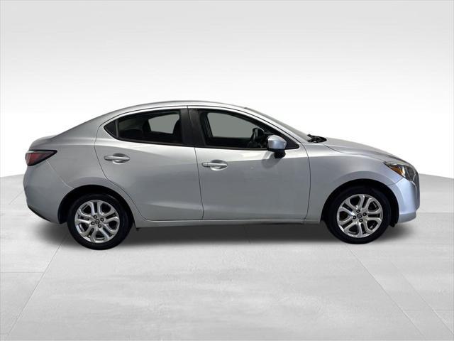 2018 toyota yaris ia base