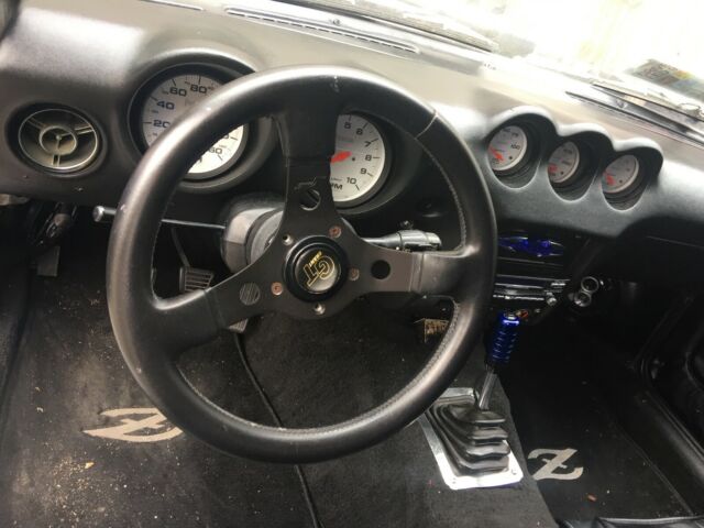 1972 240z datsun - v8