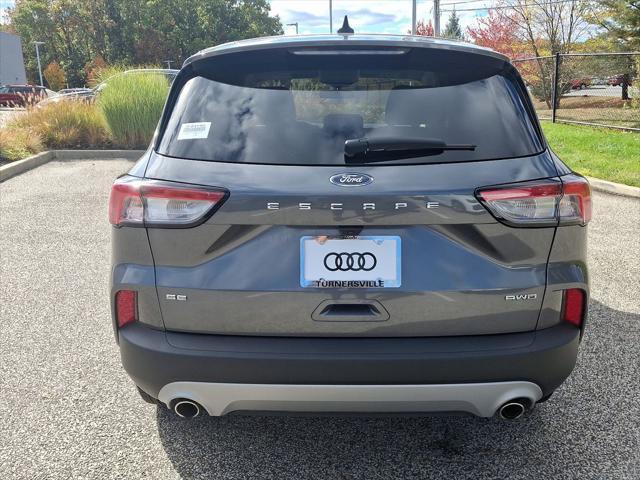 2022 ford escape se