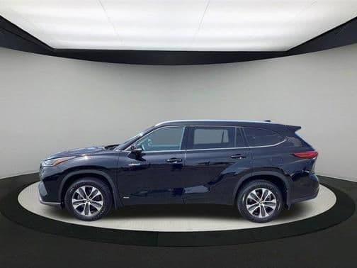 2021 toyota highlander hybrid xle in lafayette, indiana