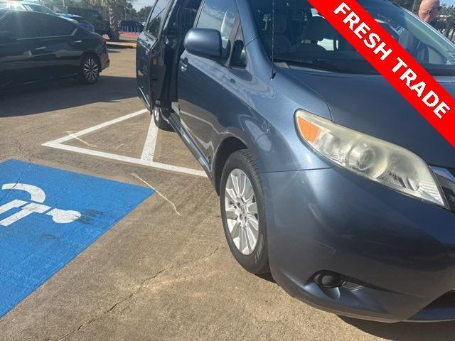 2014 toyota sienna le