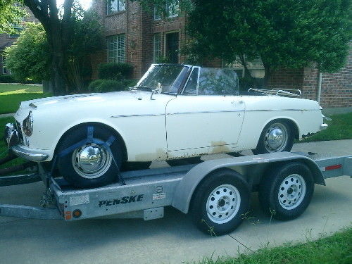 white 1966 datsun 1600 fairlady
