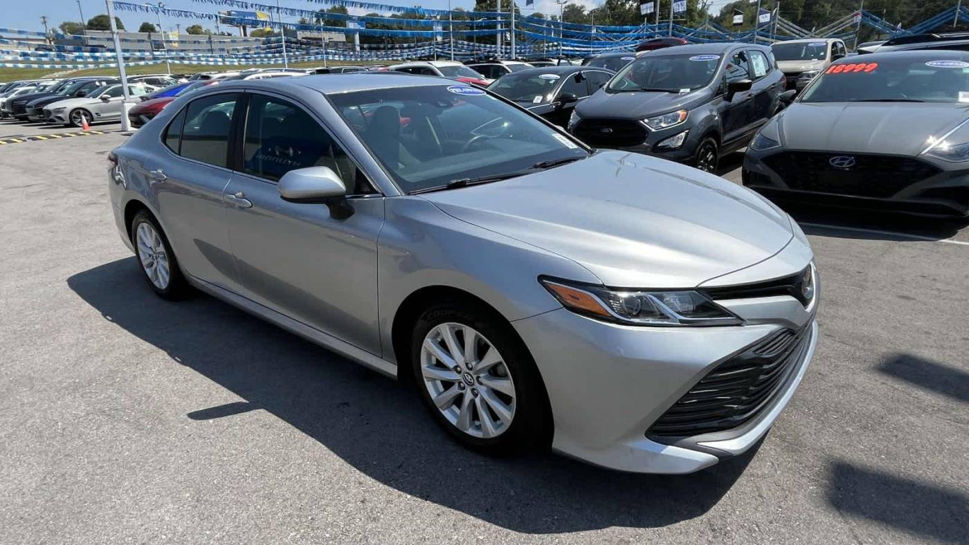 2018 toyota camry le