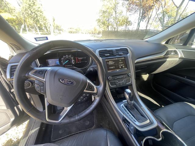 2016 ford fusion se