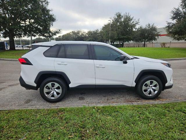 2022 toyota rav4 le