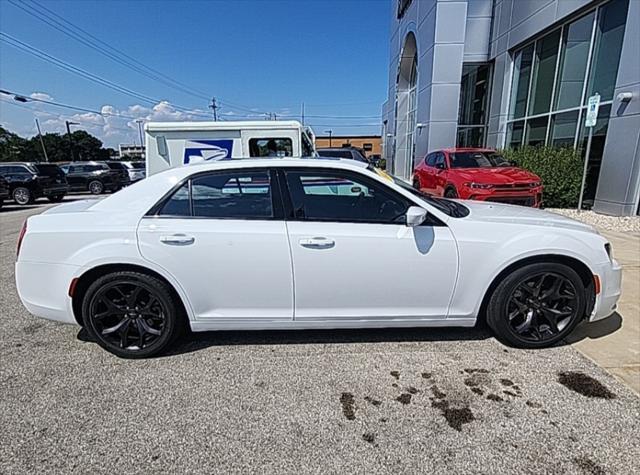 2022 chrysler 300 c