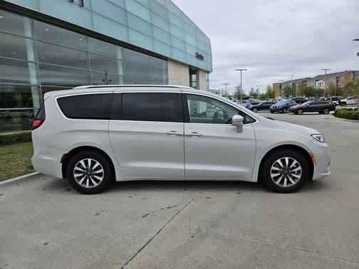 2021 chrysler pacifica hybrid touring l in elkhorn, nebraska