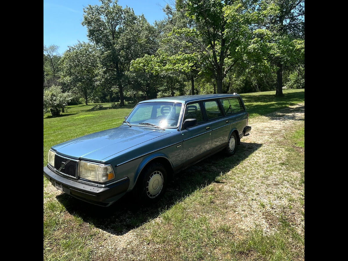 volvo 240dl wagon, one owner, blue, 2.3l inline 4, rear wheel drive