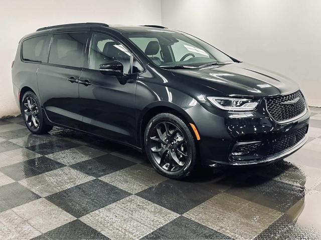 2022 chrysler pacifica touring-l