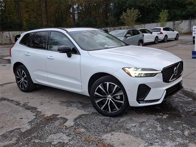 2024 volvo xc60 b5 plus dark theme