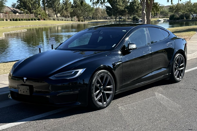 2022 tesla model s plaid