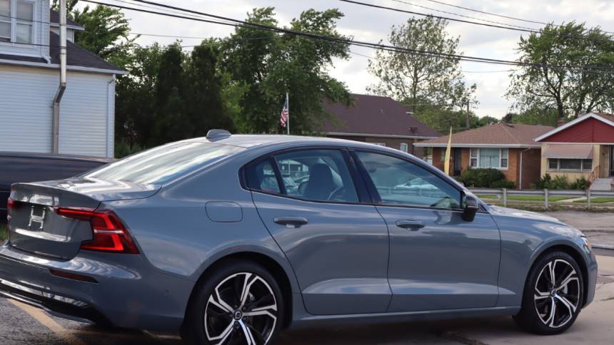 2024 volvo s60 b5 plus dark theme