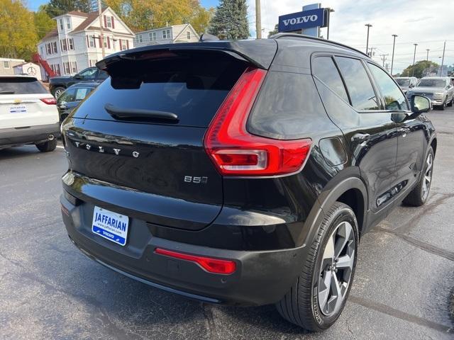 2023 volvo xc40 b5 plus dark theme
