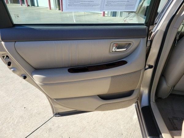 2004 toyota avalon in minneapolis, minnesota