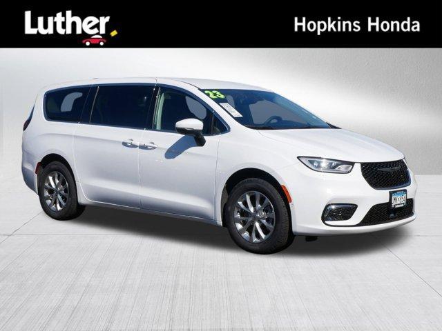 2023 chrysler pacifica touring-l