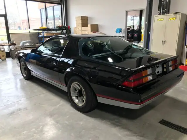 1984 chevrolet camaro coupe black rwd automatic