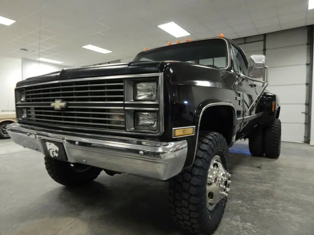 1984 chevrolet k30, dually, silverado, regular cab, lifted, rust free!