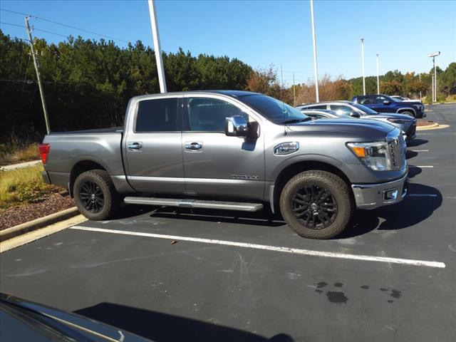 2017 nissan titan sl