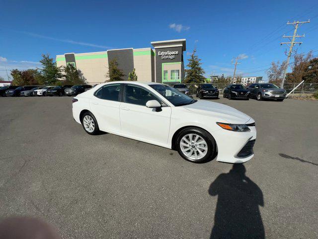 2022 toyota camry le
