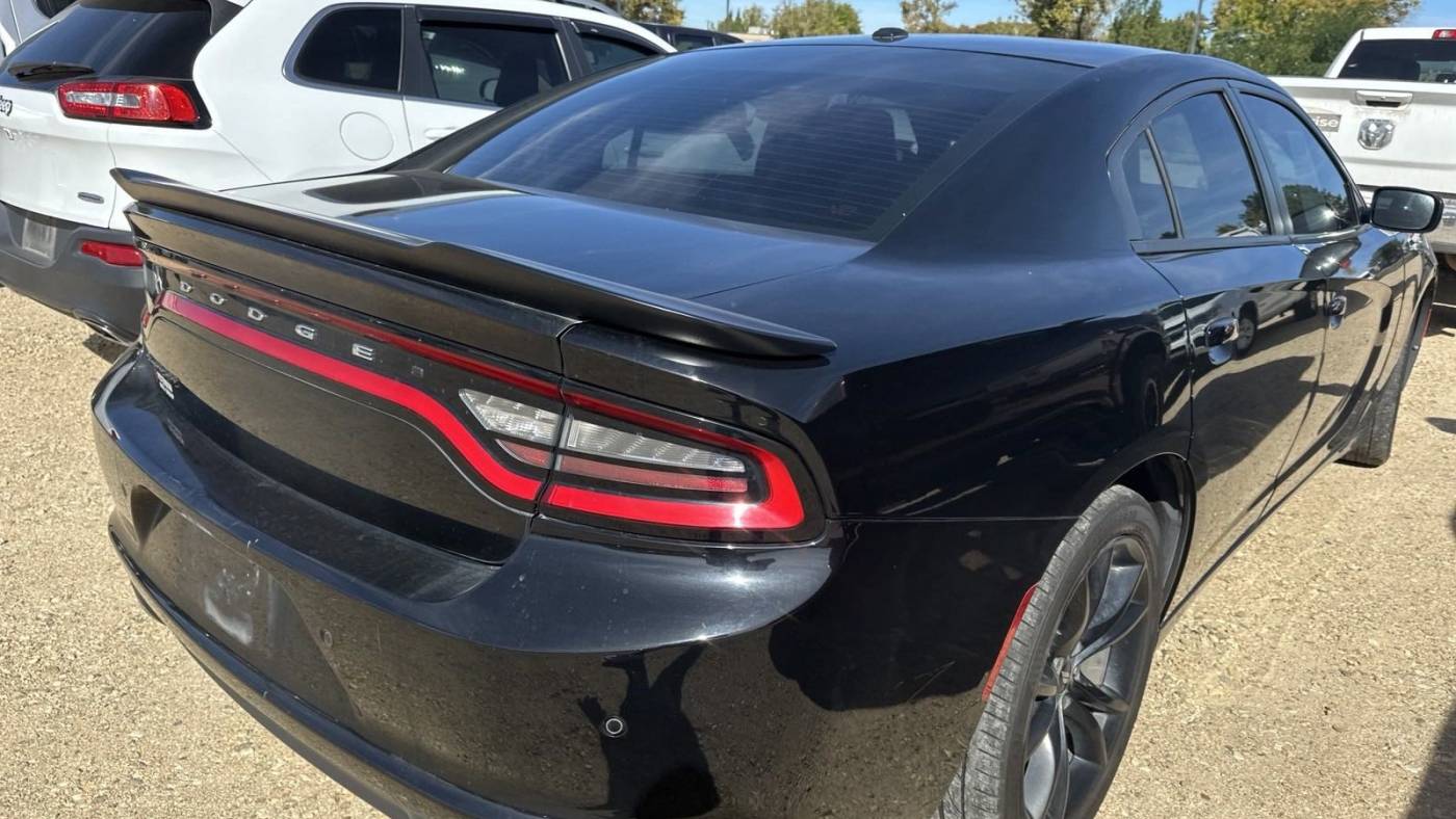 2017 dodge charger se