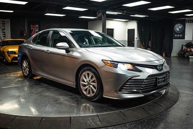 2022 toyota camry le
