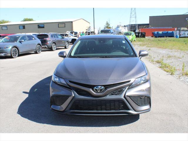 2021 toyota camry se