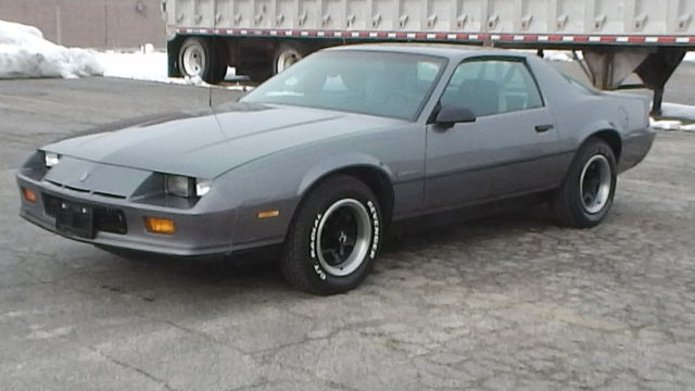 1986 camaro original condition 8-cylinder on console