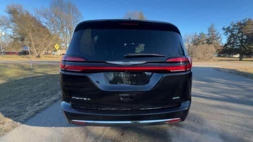 2023 chrysler pacifica touring l in jordan, minnesota