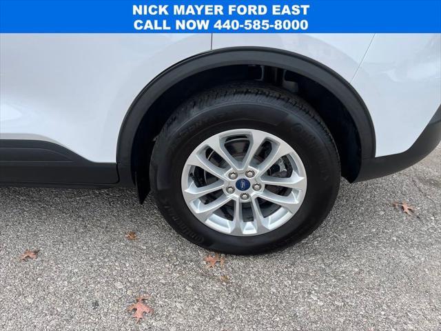 2022 ford escape se