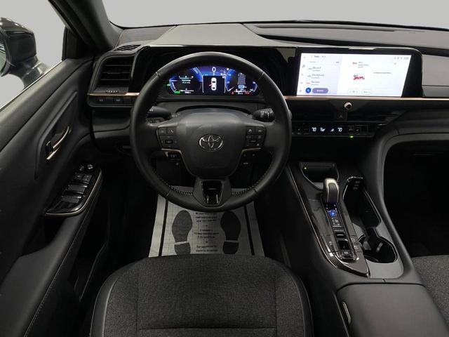 2024 toyota crown xle
