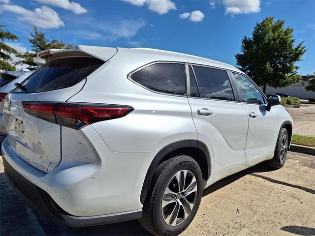2023 toyota highlander xle