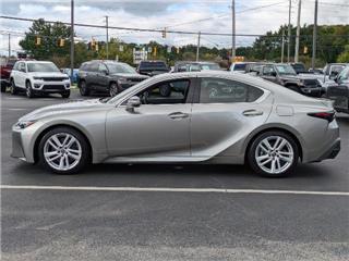 2023 Lexus IS base