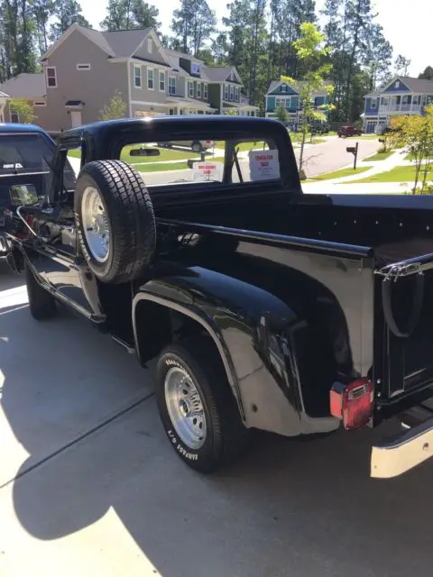 1970 f-100 stepside original condition, 302 engine 3 speed on collum