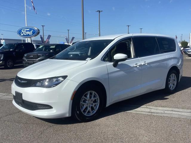 2022 chrysler voyager lx