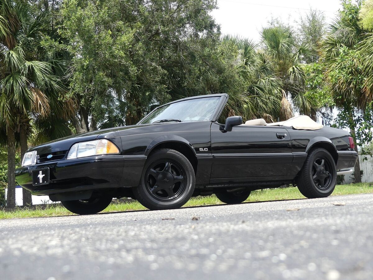 marti report shows 1 of 122! power everything! 5.0, auto. black wheels. clean!