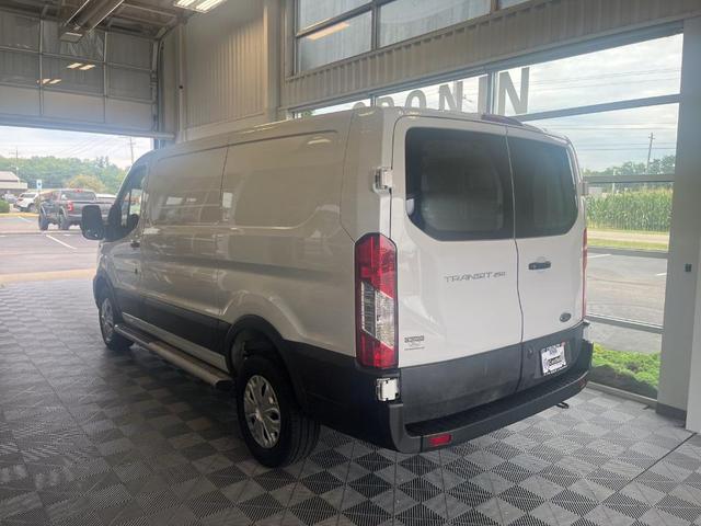 2022 ford transit-250 base