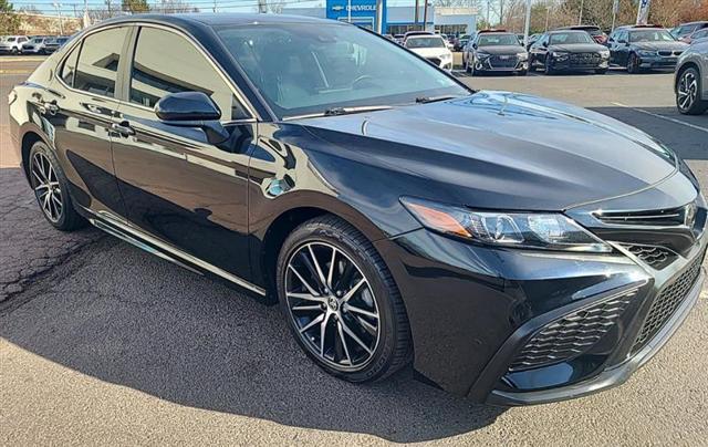 2021 toyota camry se